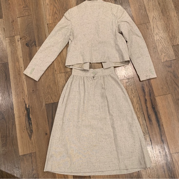Vintage Woman’s Beige Linen Skirt Suit Set Size 3/4 - Picture 2 of 10